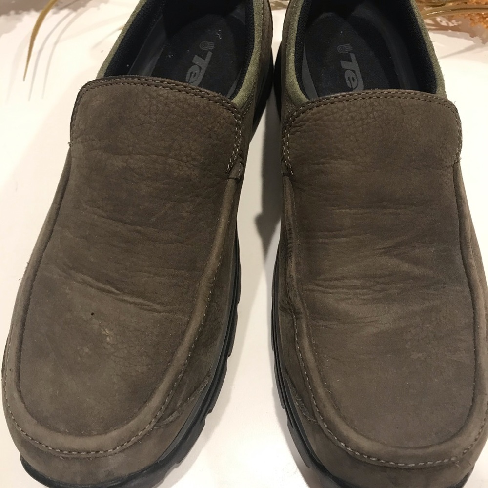 TEVA green leather suede slip on round toe outdoor